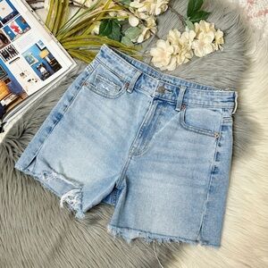 American Eagle Highest Rise Light Wash Women’s Baggy Cutoff Jean Shorts Sz 0